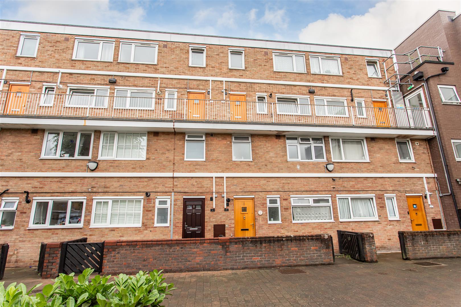 3 bed property in Portia Way, Mile End